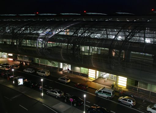 Flughafen bei Nacht by Fotostudio TIETZE