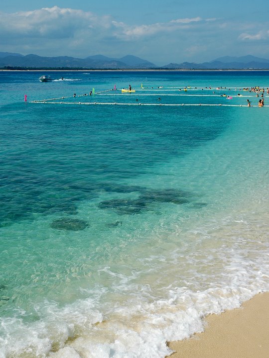 The Crystal Clear Water @ Wuzhizhou Island,Sanya,China by kdworks