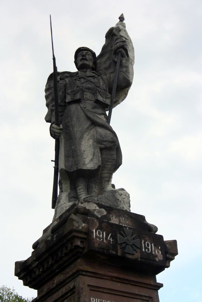 *Pierre-Percée: monument aux morts 1914-1918 (détail) by Hans Briaire