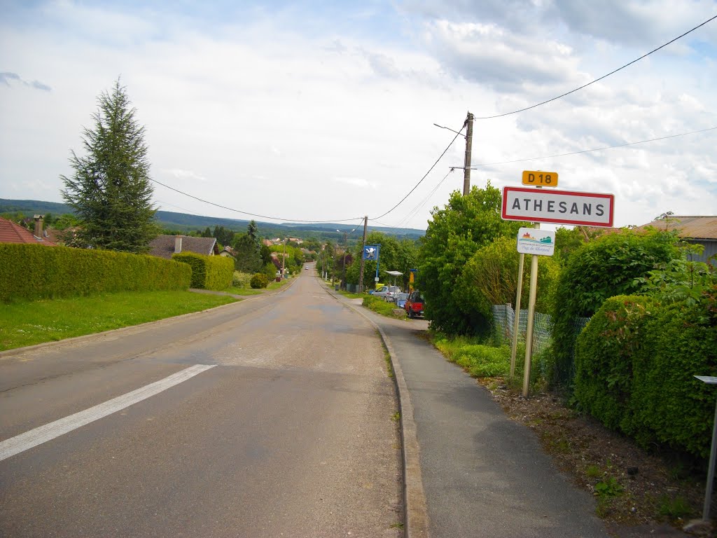 Entrée NO par la rue de Lure à Athesans by Claudius B.