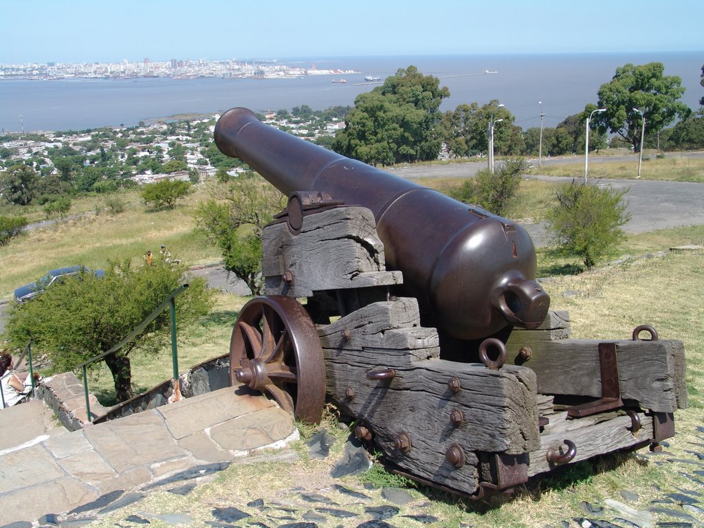 CANHÃO DO FORTE DEL CERRO by LUCIO G. LOBO JÚNIOR