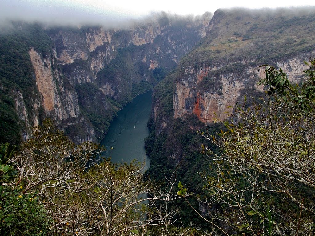 LOS CHIAPAS ÚLTIMO MIRADOR DEL CAÑÓN DEL SUMIDERO, TUXTLA GUTIÉRREZ, CHIAPAS, DIC 2013 by Sergio Arce G