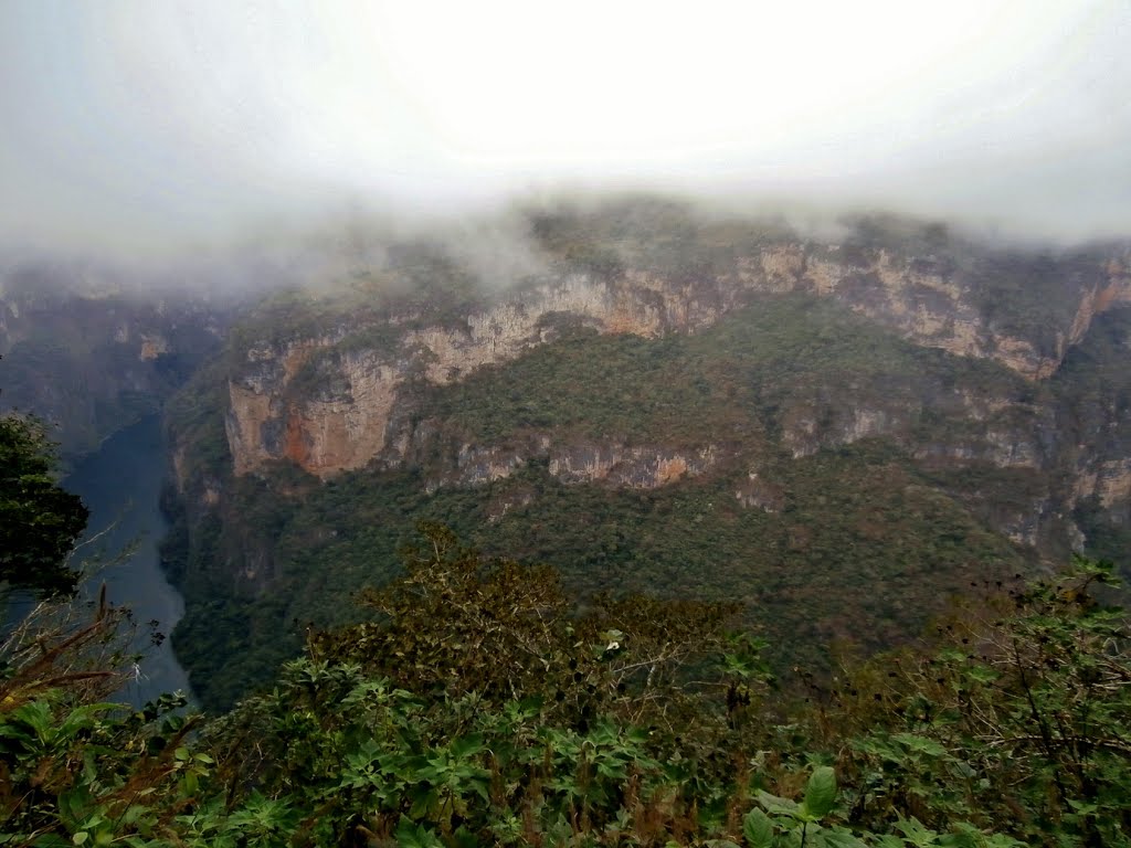 LOS CHIAPAS ÚLTIMO MIRADOR DEL CAÑÓN DEL SUMIDERO, CHIAPAS, DIC 2013 by Sergio Arce G