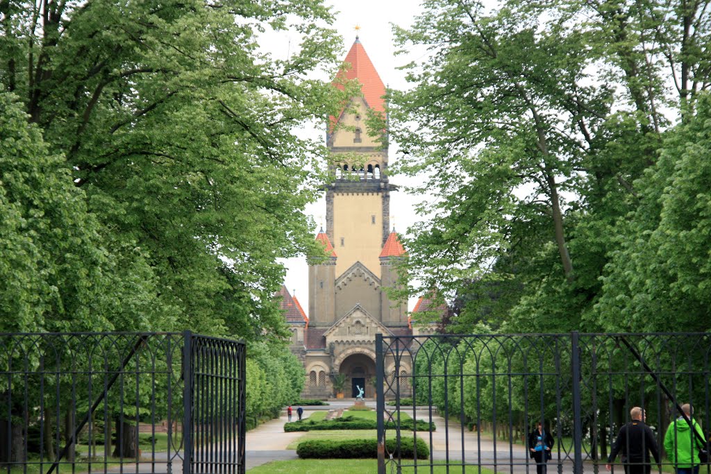 Kapelle am Südfriedhof Leipzig by Rolf.W.Dirkes