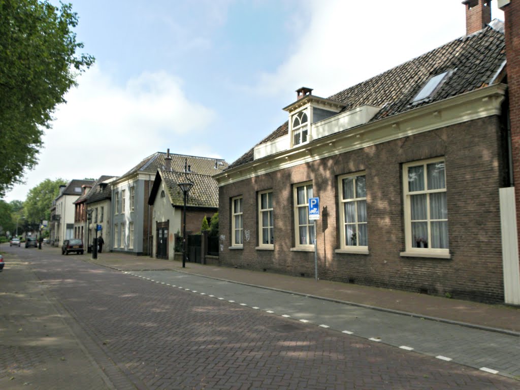 Kerkstraat 24 , Koetshuis met tuinhek by Mart61