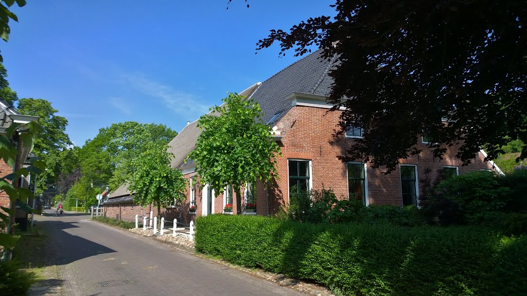 Voormalige boerderij aan de Kerkstraat 5 in Noordlaren/Haren, sterk verbonden met de boerenfamilie Brants uit Noordlaren, en later in de 20e eeuw met Willem en Frits Abbring. by Hans R van der Woude