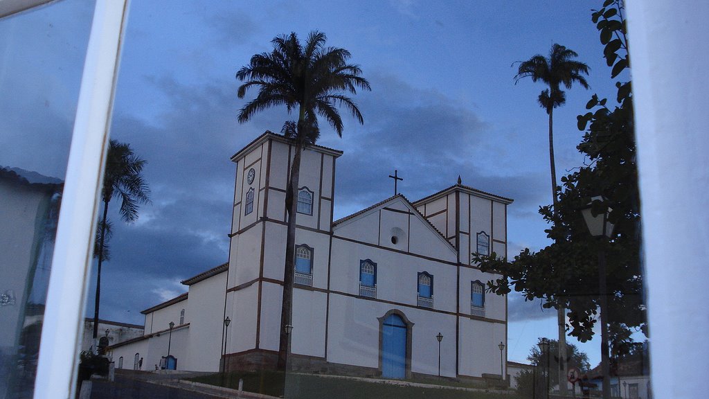 Reflexo da Igreja Matriz de Pirenópolis - Centro Histórico de Pirenópolis by Marcos Vinicius Ribe…