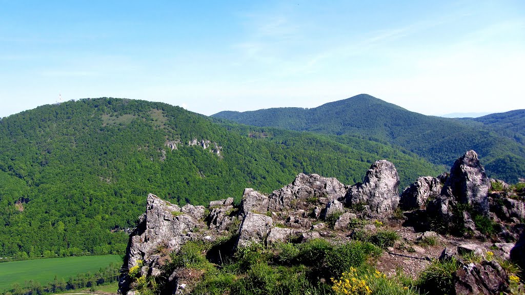 Humenec a v pozadí Tlstá z Jánošíkovej bašty by Majo 65