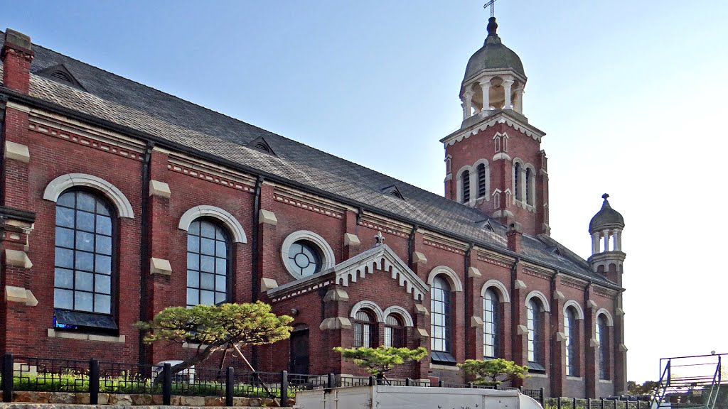 Dapdong Cathedral in Incheon - Dapdong Cathedral had a cornerstone-laying ceremony held In 1889 to establish the site for the cathedral building on a hilltop in Dap-dong. The gothic-style cathedral was completed eight years later in 1897. The current Romanesque-style appearance was given to the cathedral in 1937, when the existing building was surrounded by a brick outer wall. by §teve