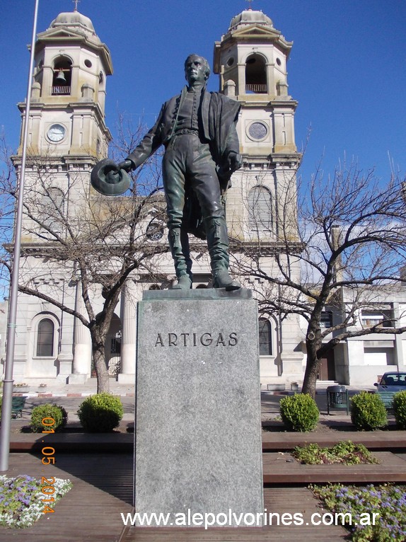 Trinidad ROU - Monumento Artigas (www.alepolvorines.com.ar) by alepolvorines