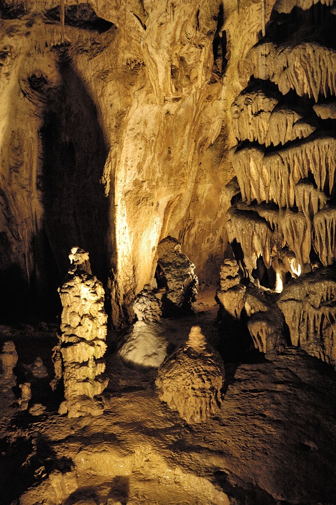 Speleothems in Eliščina síň (2) by stan_nö