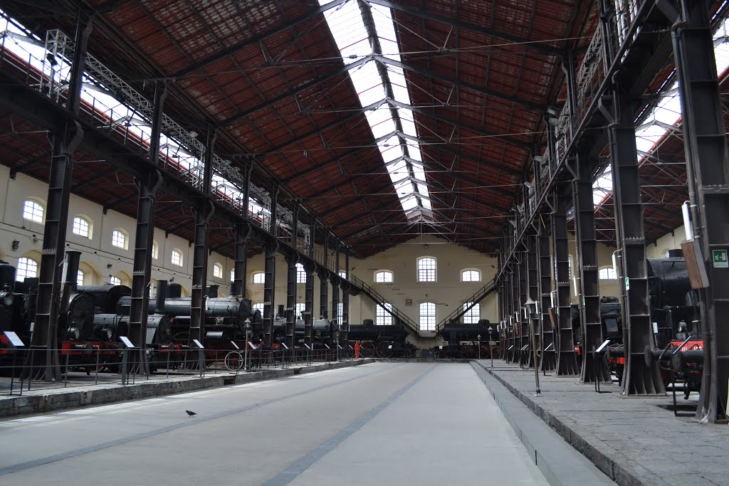 Museo Nazionale Ferroviario di Pietrarsa: Padiglione A, mostra delle locomotive a vapore by Geosergio