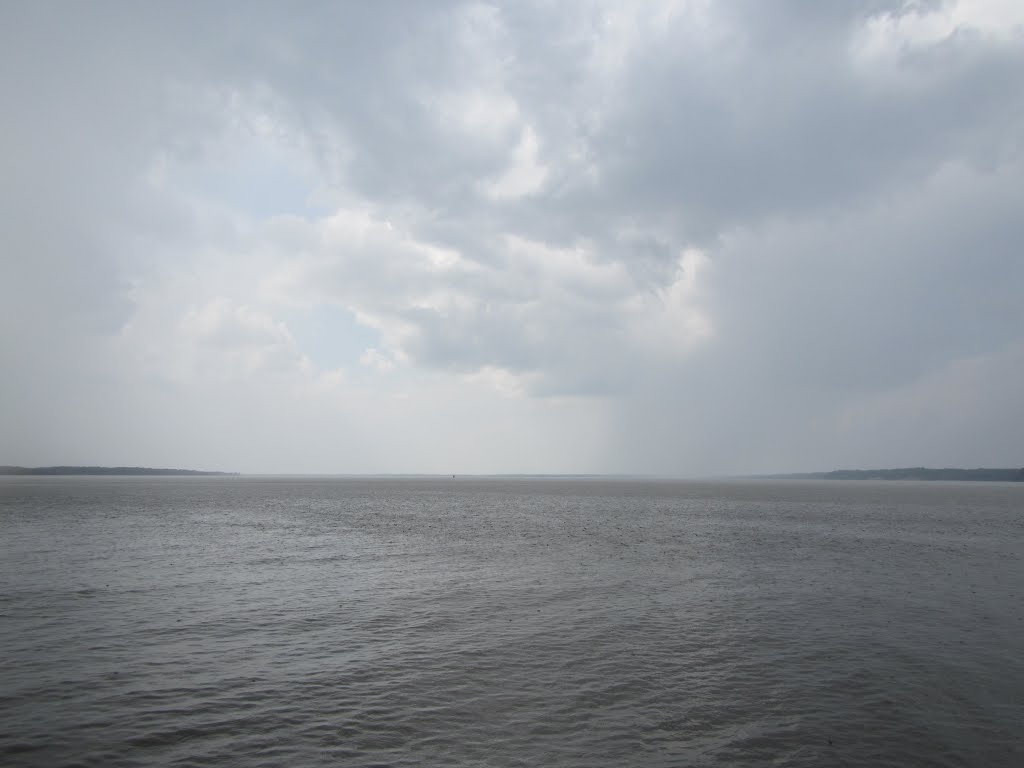 A rolling thundershower over the lower potomac by midatlanticriverrat