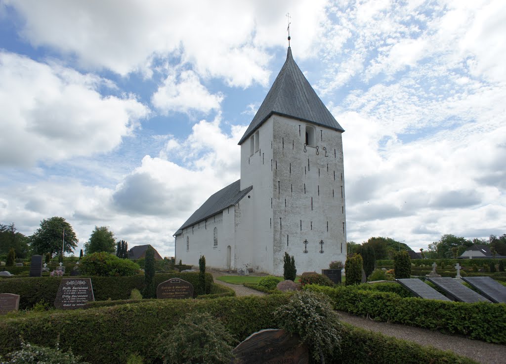 Ved Øster Højst kirke, 24. maj 2014 by papkassen