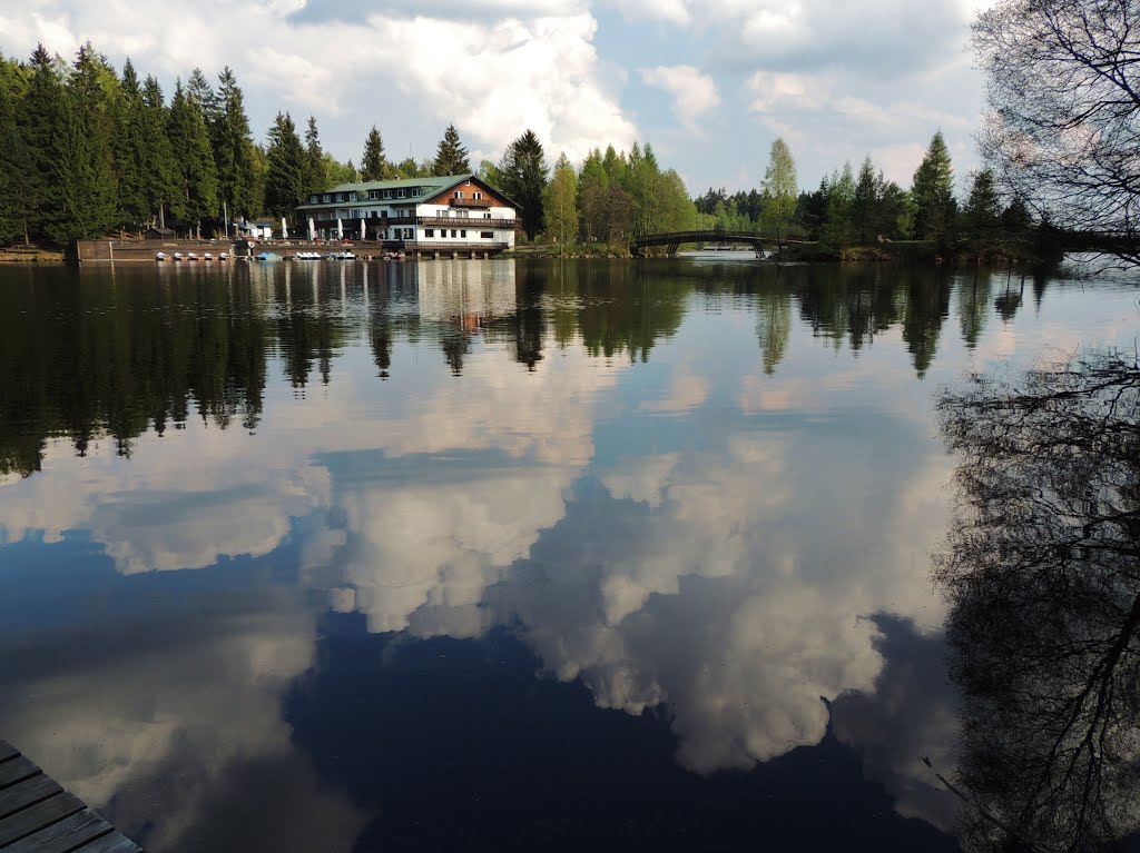 Waldhotel am Fichtelsee - ** Forest Hotel on Fichtelsee by bayernengel ( i ♥ panoramio - no views)