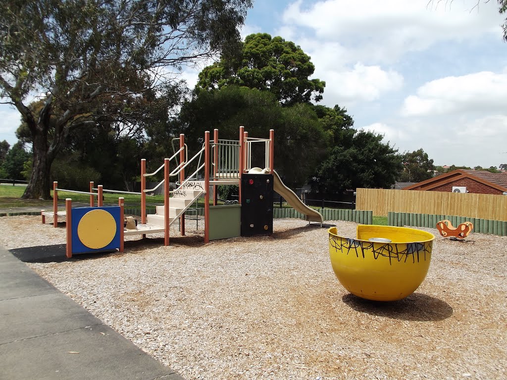 Playground, Maramba Drive, Narre Warren [2013] by XpektTom