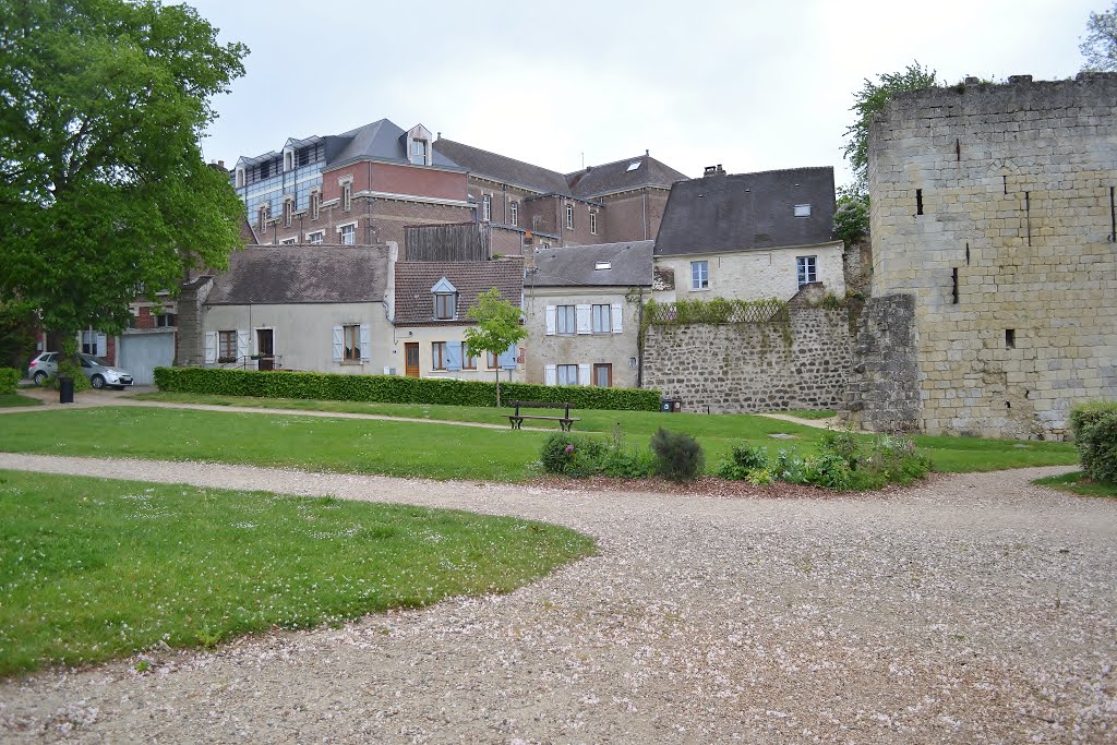 Par la remparts, Laon by Canadian Mike