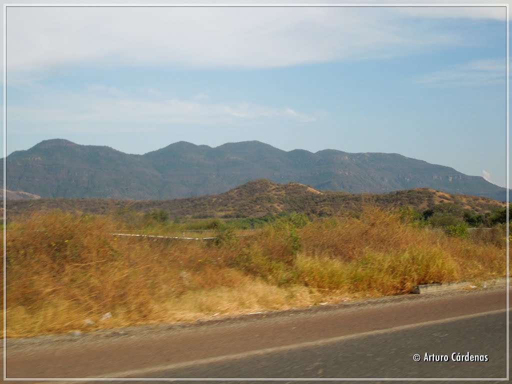 Carretera Iguala-Pungarabato by Arturo Cárdenas L