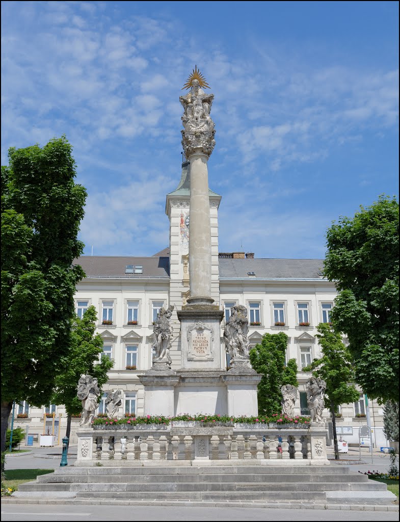 Dreifaltigkeitssäule Mistelbach by Robert Heilinger