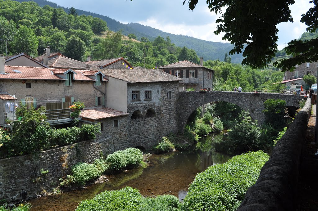 Le centre du village d'Albon by Albonais