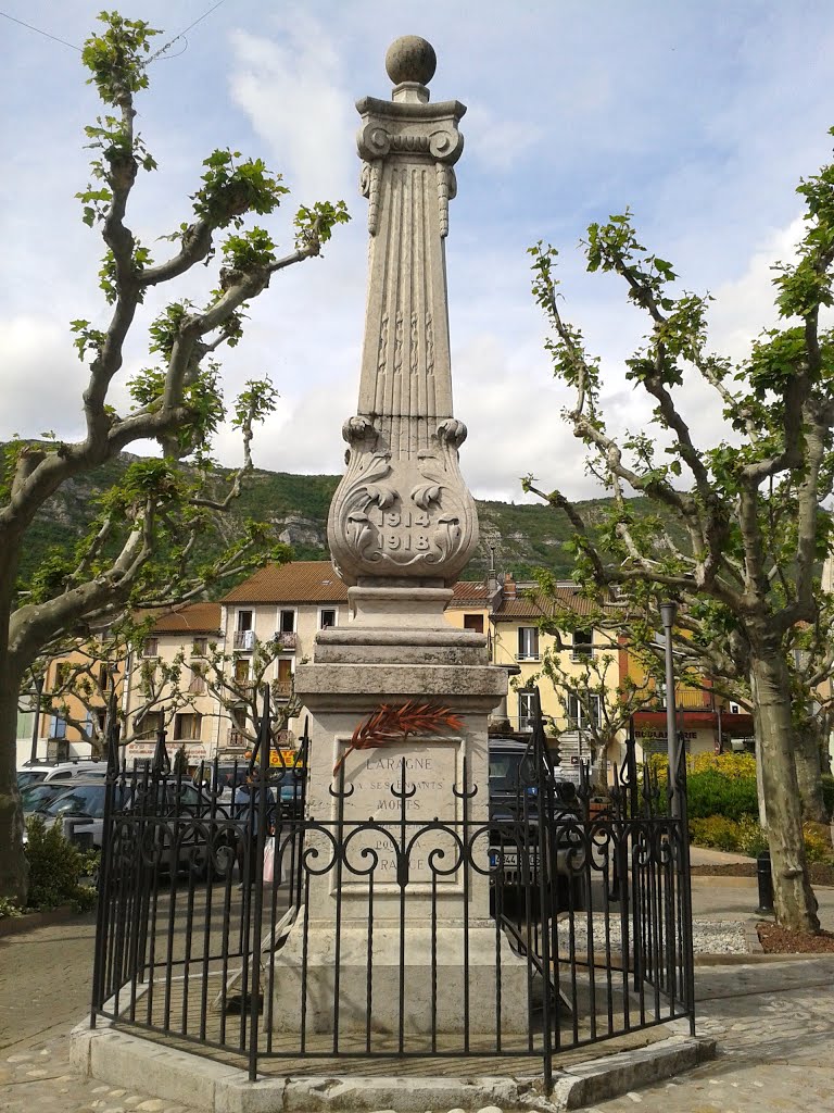 05-Laragne monument aux morts by jefrpy