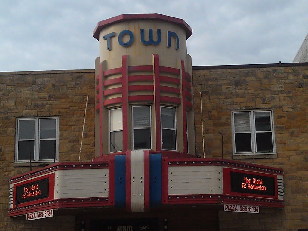 Town Theater- Waukon IA by kevystew