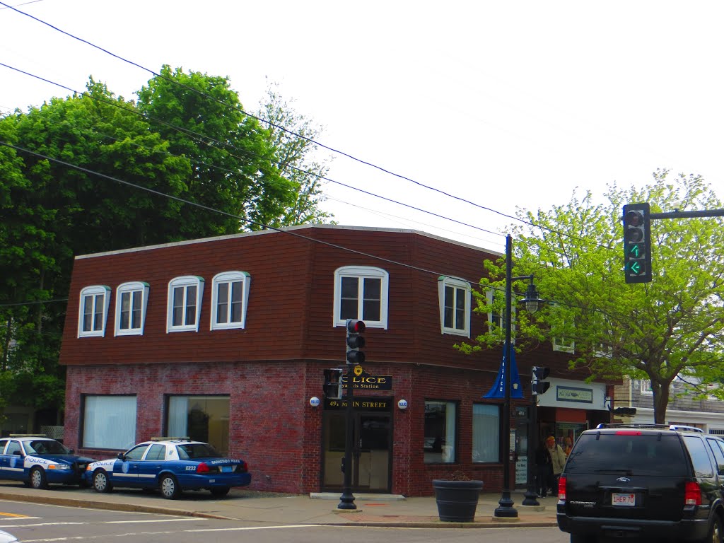 Hyannis, Main street, May 2014 by D.Iv