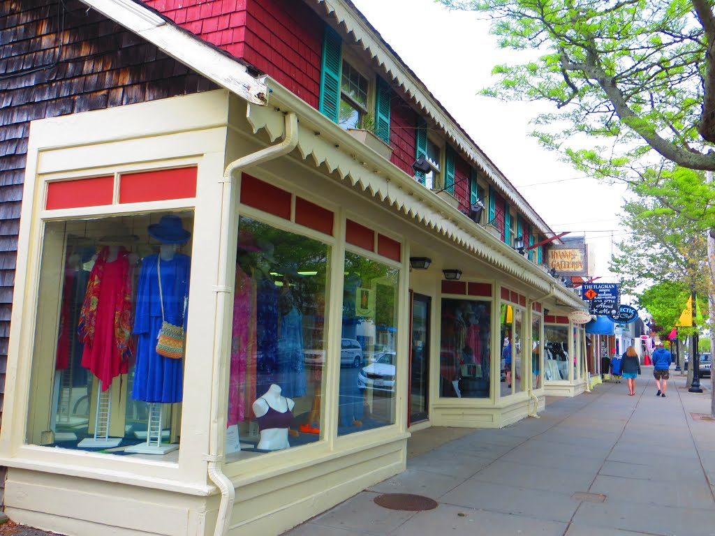 Hyannis, Main street, May 2014 by D.Iv