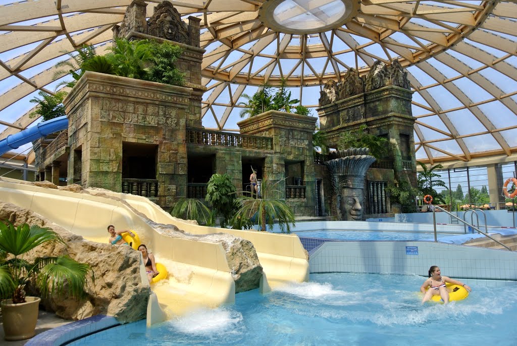 AQUAWORLD -- BUDAPEST -- VIZIBIRODALOM by Mojzer  László