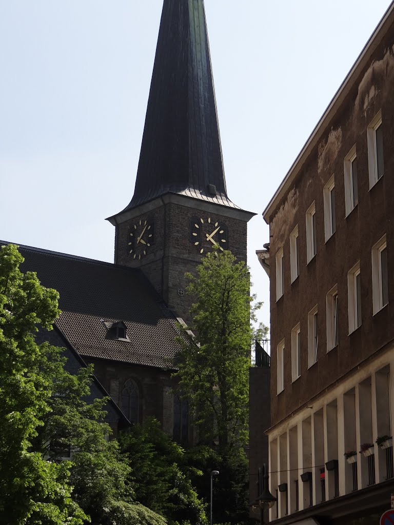 Mülheim an der Ruhr (St. Petri Kirche) Bachstraße. Mai 2014 by DortmundWestfalica