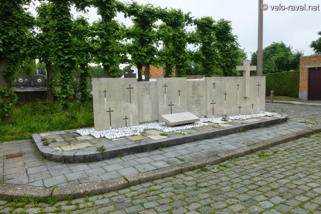 Groen Lint Oostende : Place de Stene monument aux morts de la guerre by velo-ravel.net