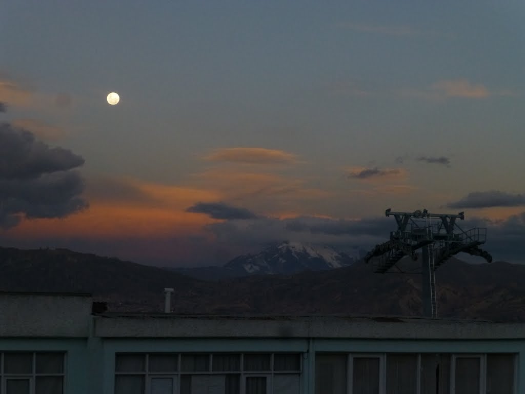 Illimani y la luna by Mikihiro