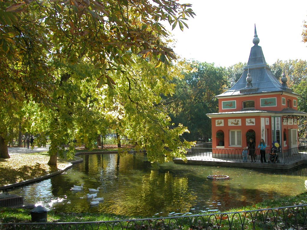 MADRILLANO. CASITA DEL LABRADOR. PARQUE DEL RETIRO. MADRID by Madrillano