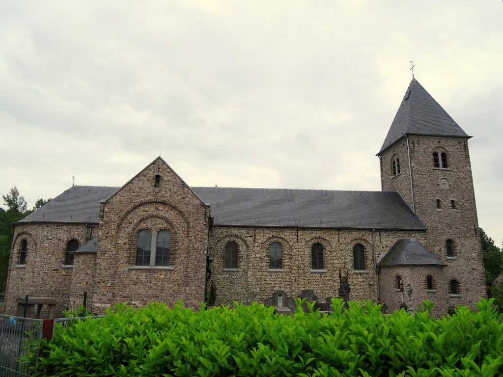 Sint-Pieters-Bandenkerk Wintershoven by Poussemousse