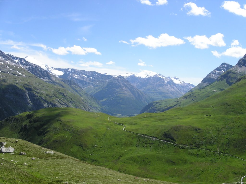 Col de l' Iseran, Sicht ins Maurienne Tal by pyraniton