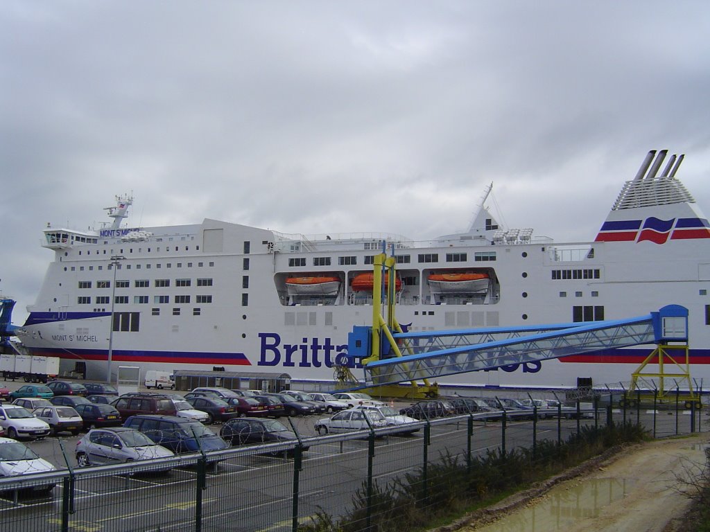 Car ferry à OUISTREHAM by aslankoy