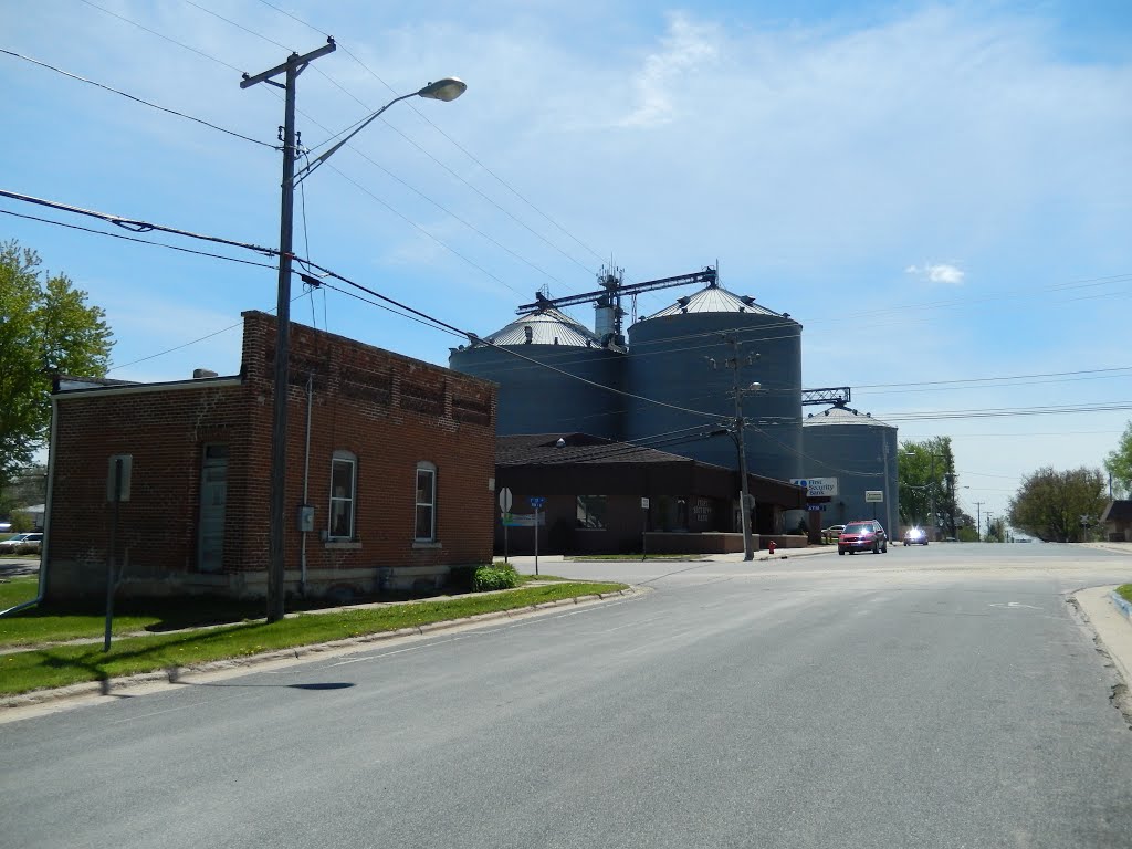 Byron Grain Elevator by tensor08