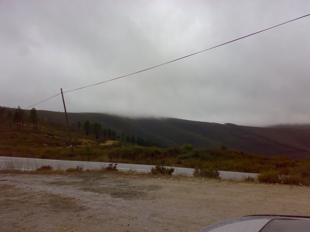 Serra de Alvelos no nevoeiro by NelsonSimão