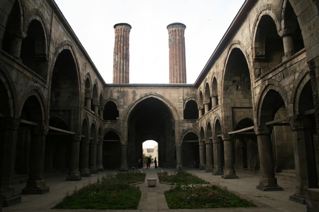 Çifte Minareli Medrese Erzurum Double Minaret Madrasah/ Erzurum by kayaof