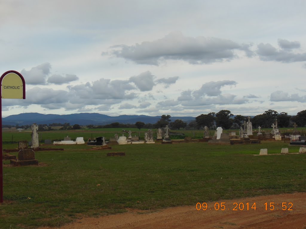 Cudal Cemetery, Catholic - 2014-05-09 by sandyriva