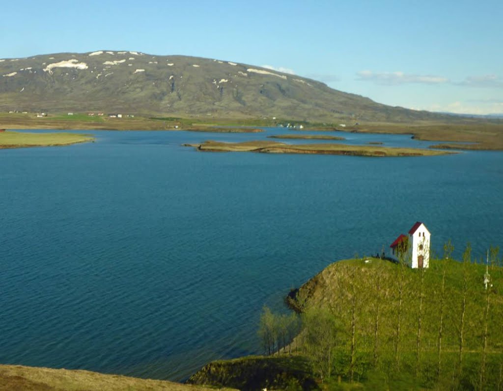 Icelandic Church by milesi