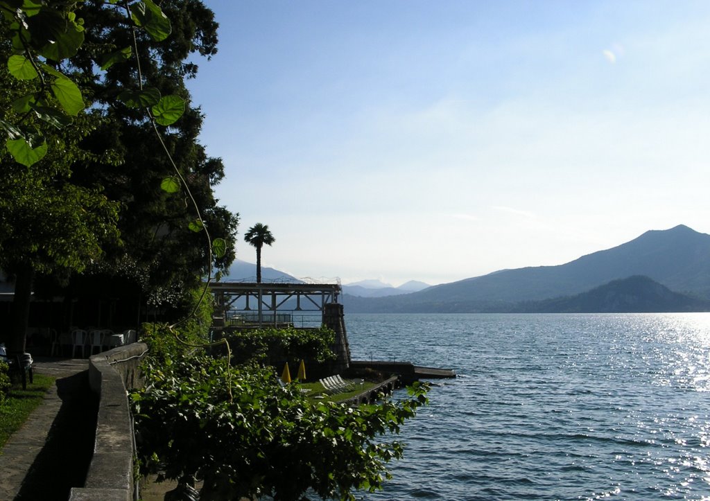 Lago Maggiore bei Ghiffa by pyraniton