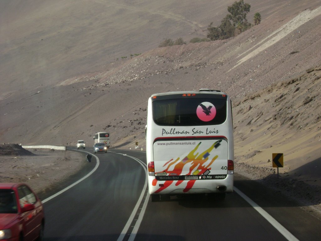 Buses en servicio a la Minería by Héctor Guillermo Riv…