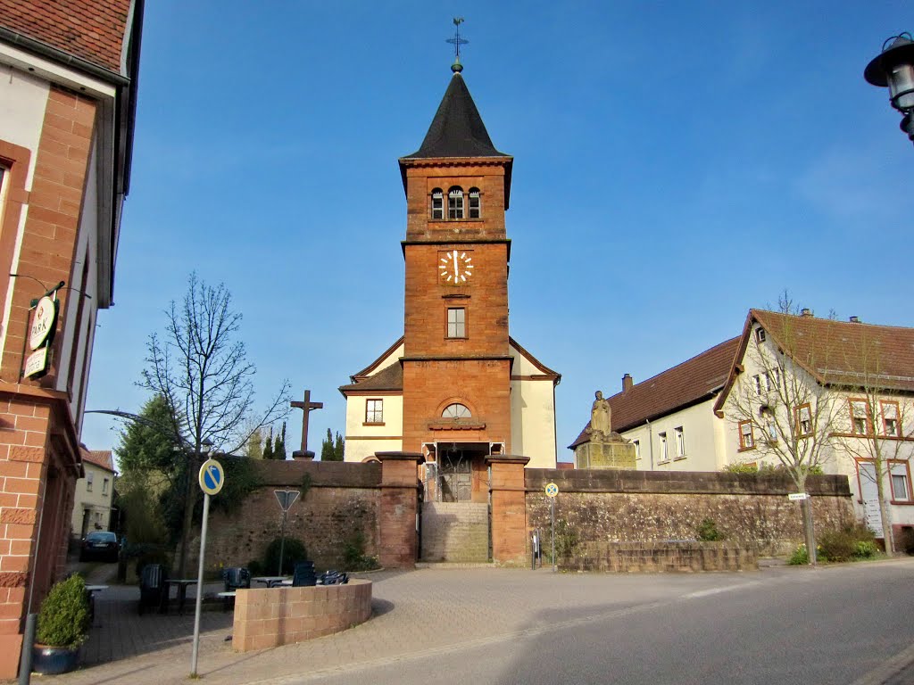 Kirche an der Hauptstraße in Hauenstein by frferdd