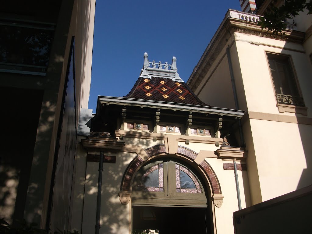 Institut des freres lumiere lyon by Salomon BARZILAI & Jerome IBY