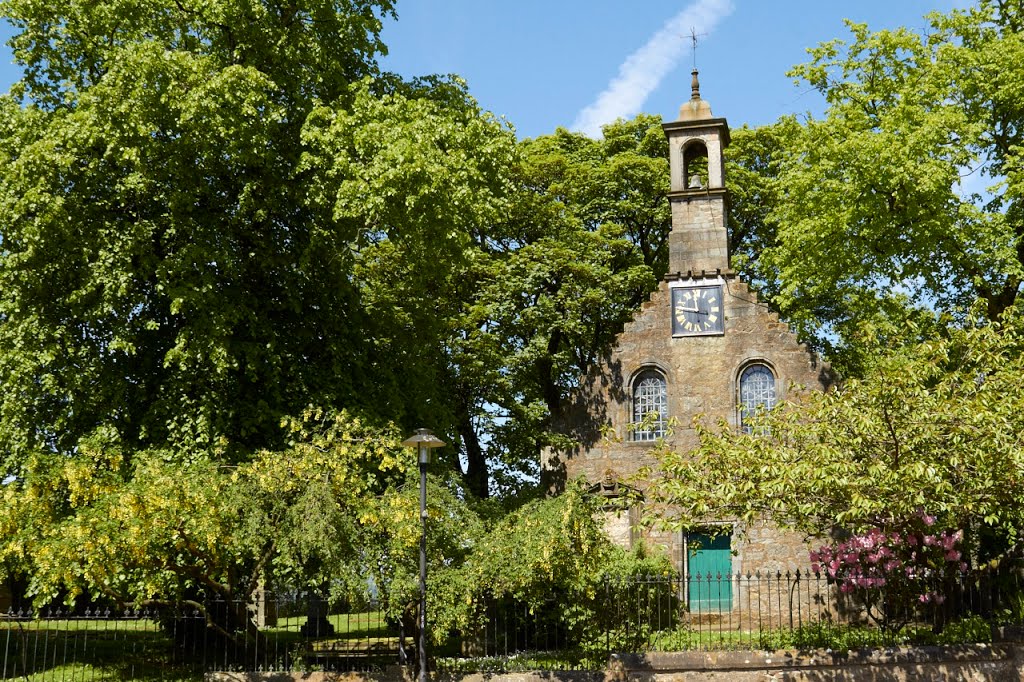 Beith Auld Parish Kirk, Clock & Cemetery Scotland by Kingdavidofscotland