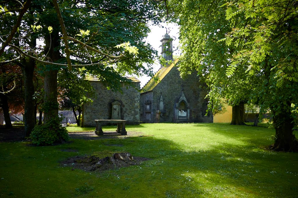 Beith Auld Kirk clock & Cemetery Scotland by Kingdavidofscotland