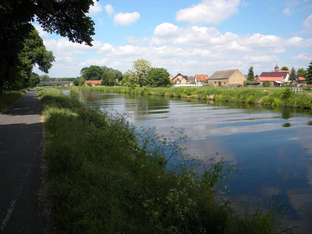 Havelradweg entlang des Voßkanals zwischen Zehdenick und Liebenwalde 31-05-2014 by Destiny