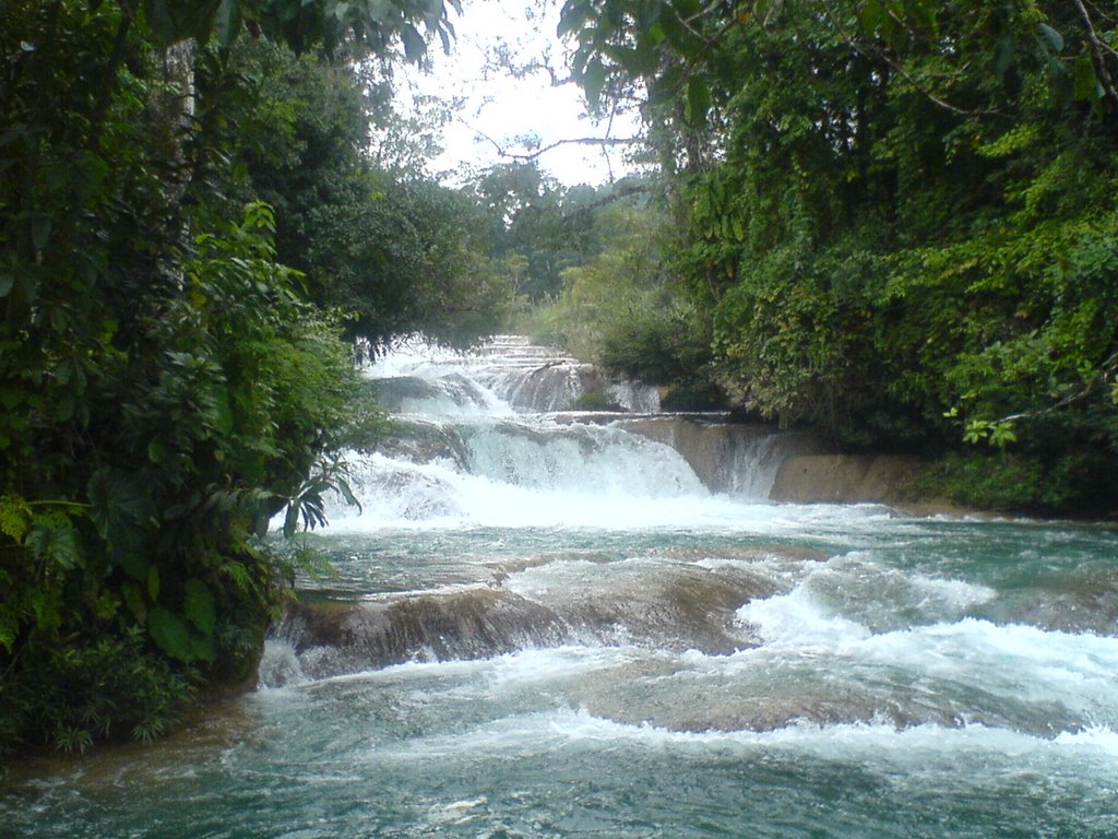 Cascadas de agua azul b) by uriel gomez