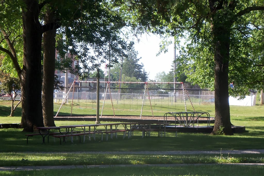 City Park picnic area by blibby